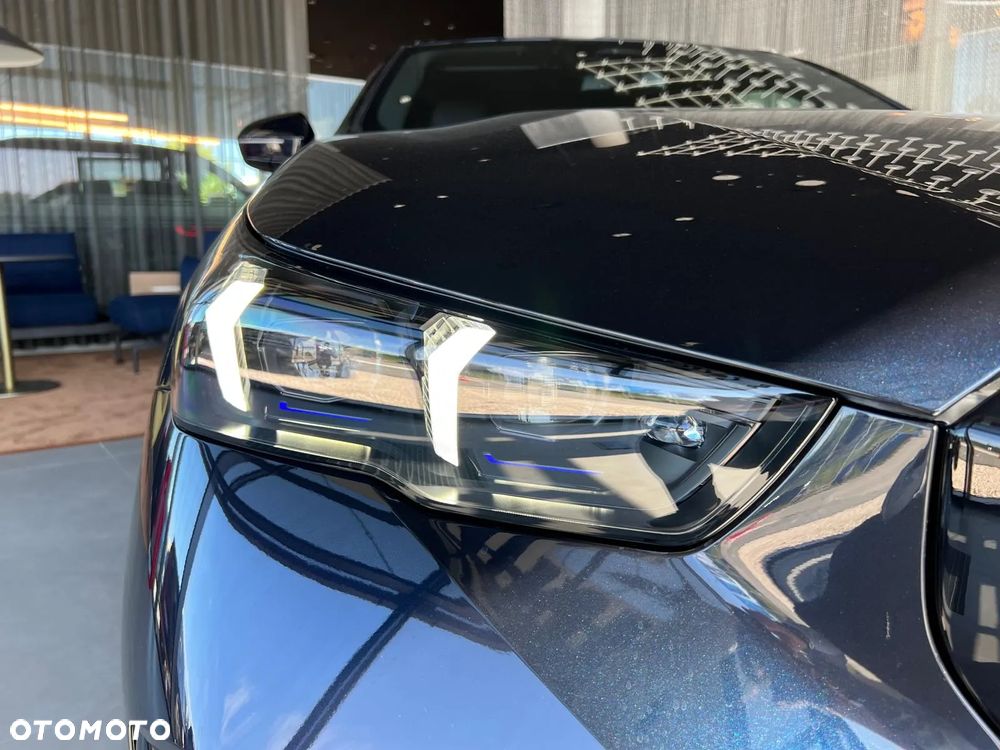 BMW Seria 5 520i mHEV - 10