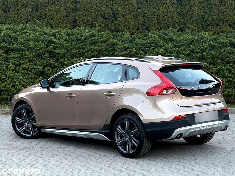 Volvo V40 Cross Country - 13