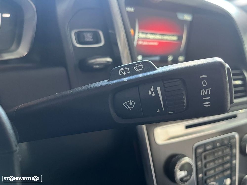 Volvo XC 60 2.0 D4 R-Design Momentum Geartronic - 17