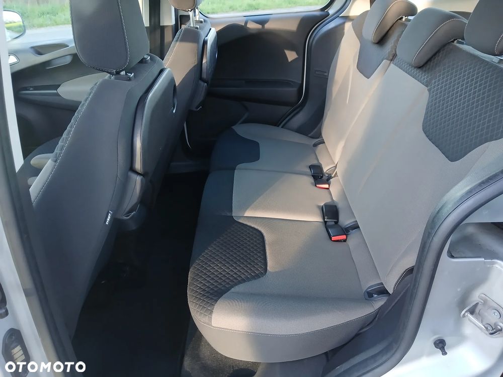 Ford Tourneo Courier 1.0 EcoBoost Titanium - 22