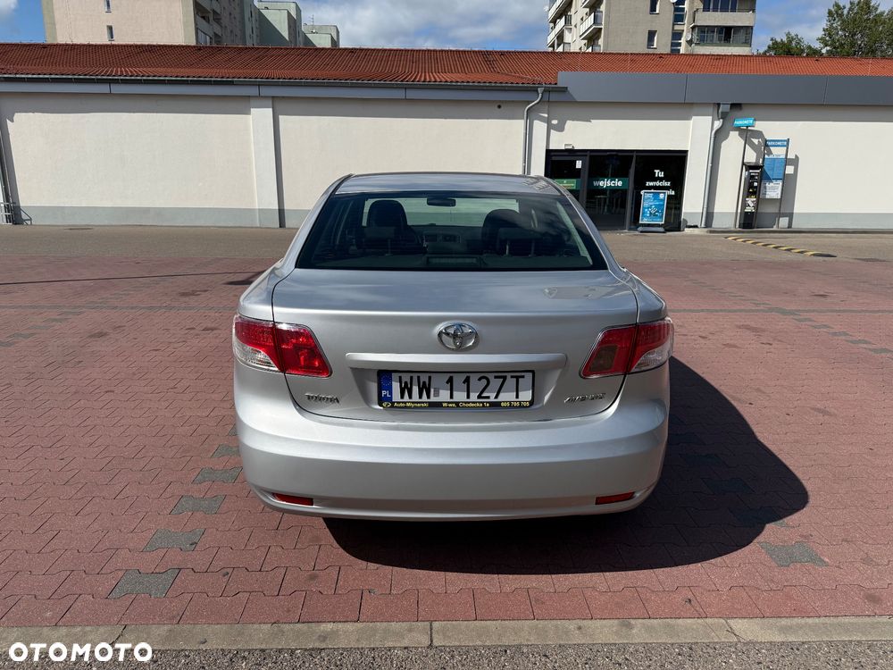 Toyota Avensis 1.6 Luna - 4