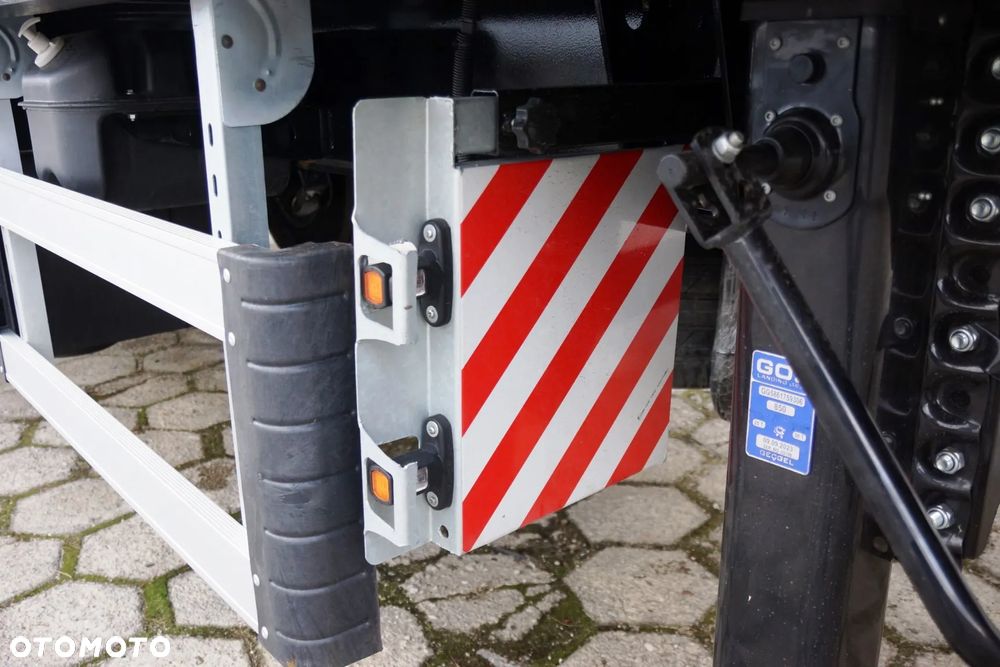 Mega DO KONSTRUKCJI / 39,0 T ład. drewno twarde, zblocza 16 T, zamki kontenerowe !!! - 40