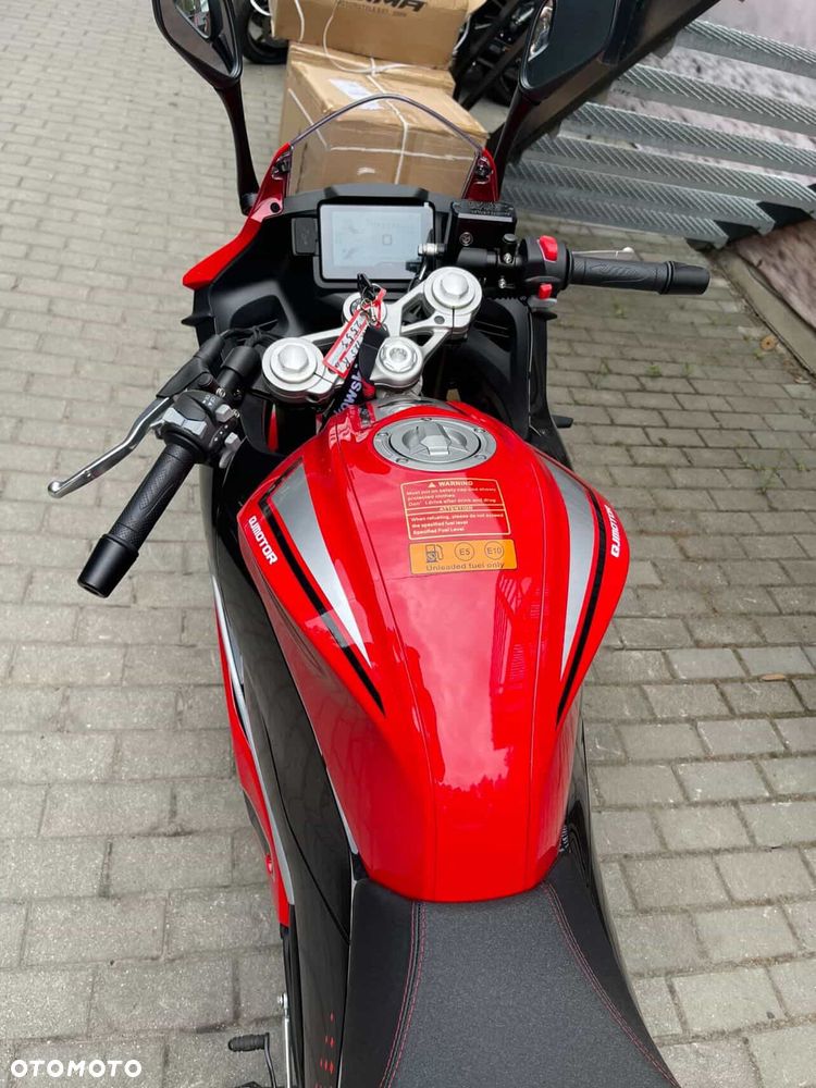 QJMOTOR SRK 125R - 4