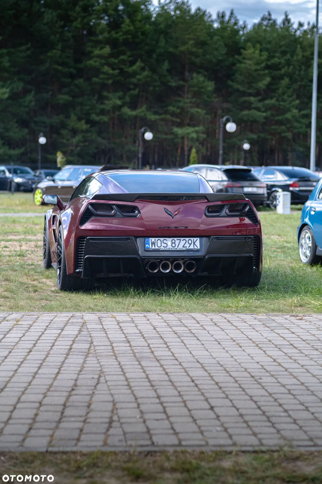 Chevrolet Corvette - 4