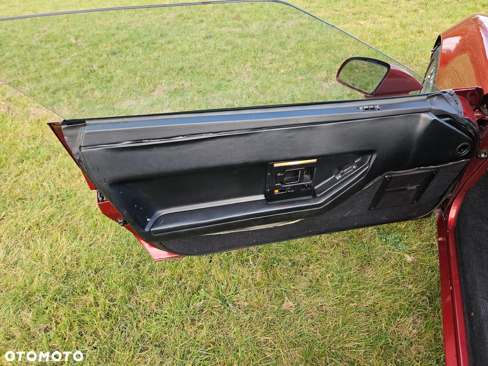 Chevrolet Corvette - 21