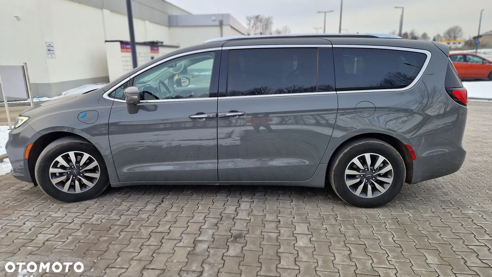 Chrysler Pacifica - 22