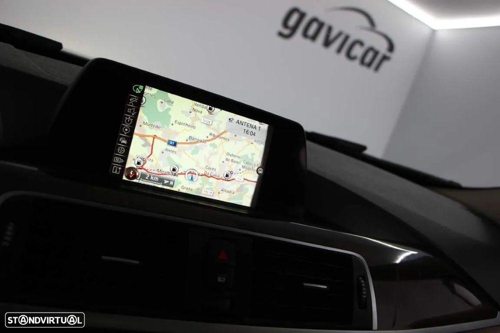 BMW 318 d Touring Auto - 12