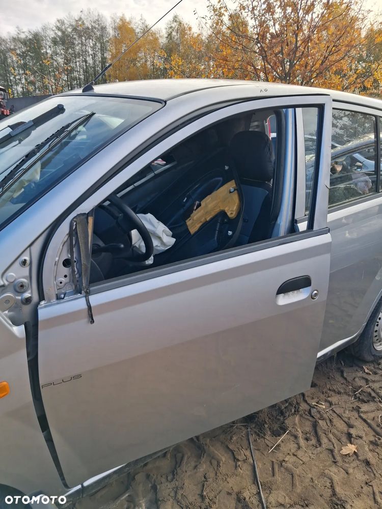 Daihatsu cuore 03 drzwi lewy przód E28 - 2