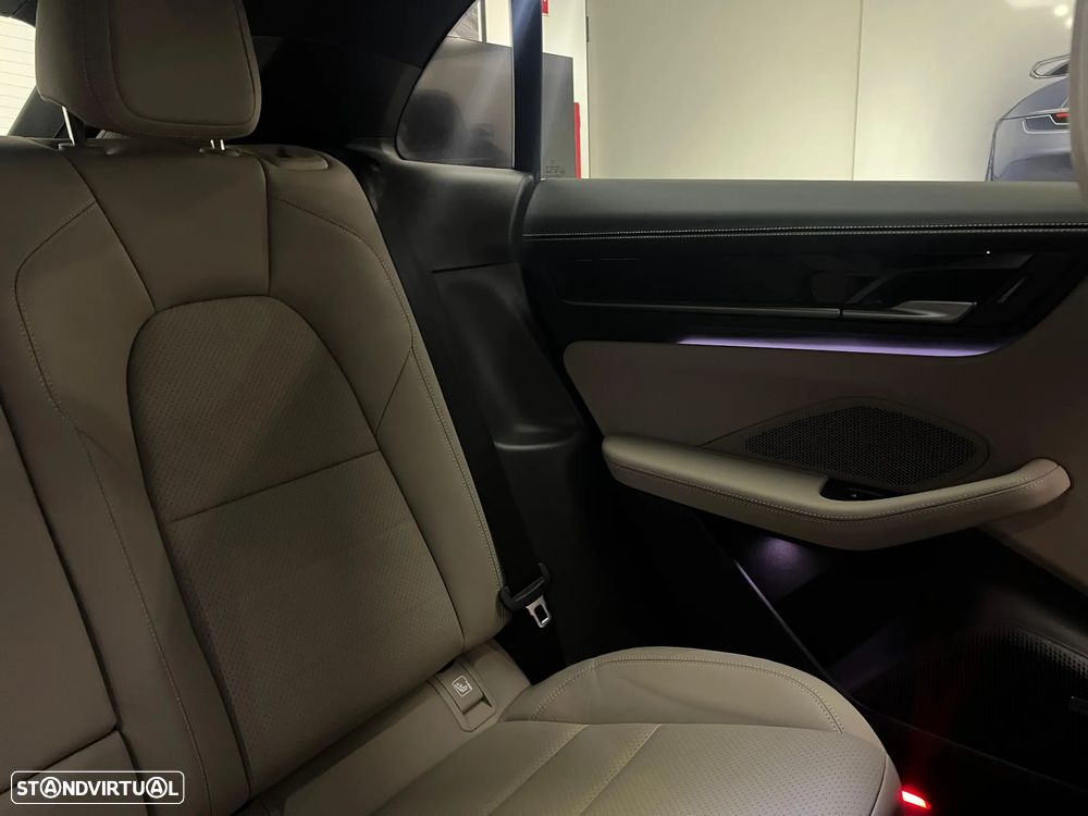 Porsche Macan Electric 4 - 36