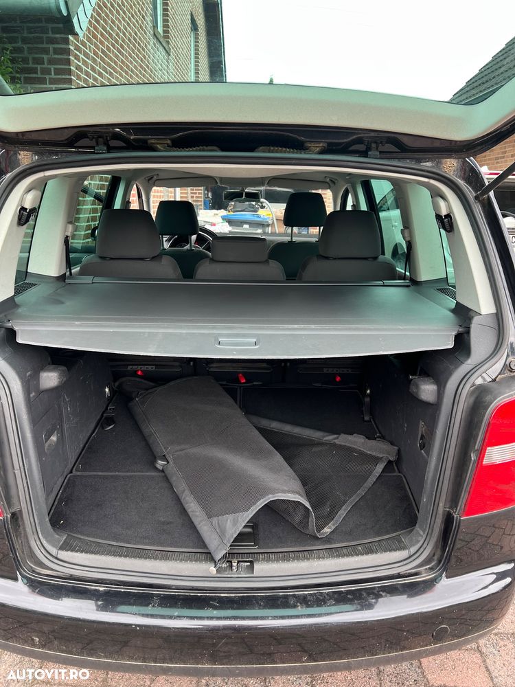 Volkswagen Touran - 19
