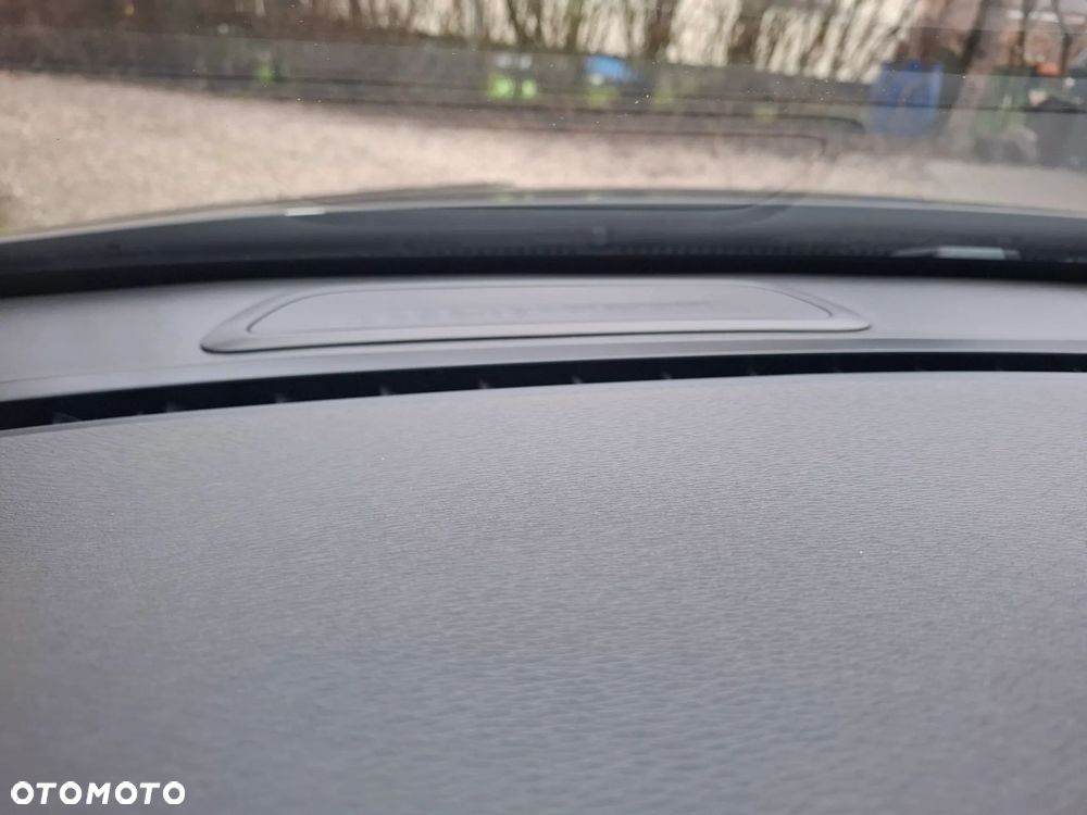 Volvo V60 D6 AWD Plug-in Hybrid R-Design Summum - 26