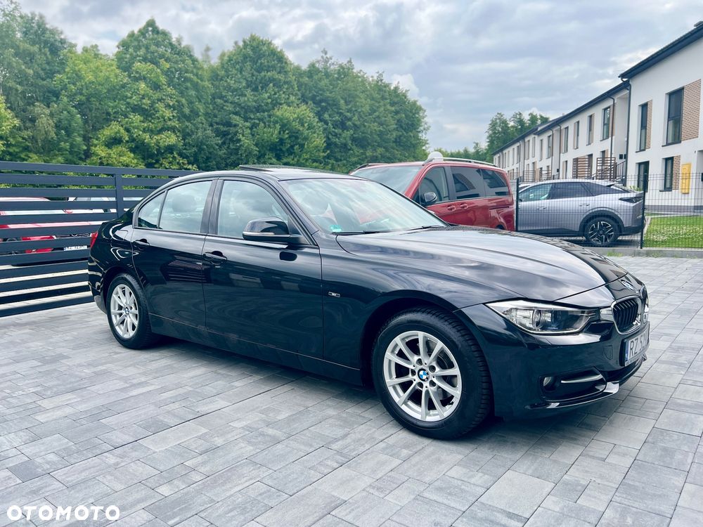 BMW Seria 3 318d xDrive Sport Line - 11