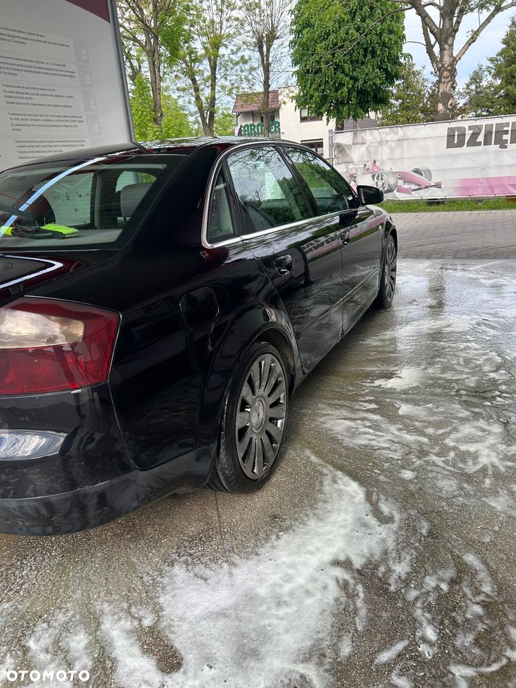 Audi A4 Limousine - 4