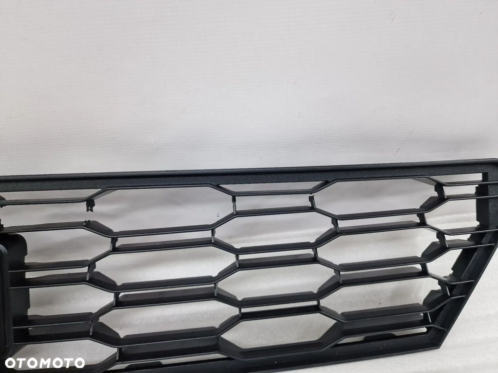 SEAT IBIZA 5 V 16- KRATKA ŚRODKOWA ZDERZAKA PRZEDNIEGO PRZÓD , NR 6F0853667 ,  NR AUKCJI KR341 - 14
