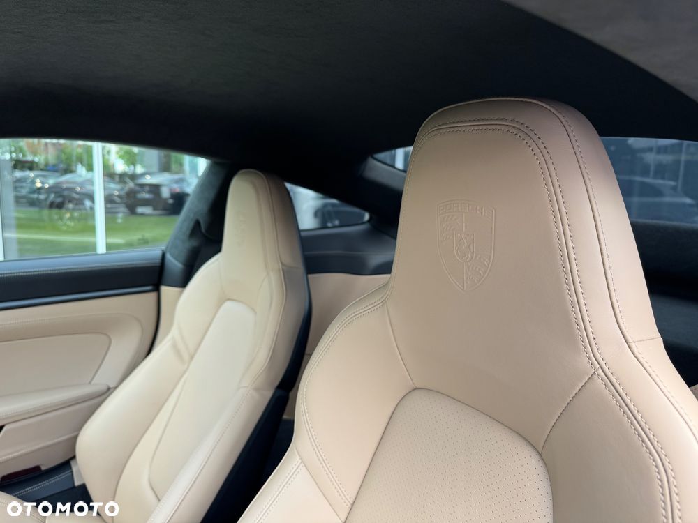 Porsche 911 GT3 Touring PDK - 32