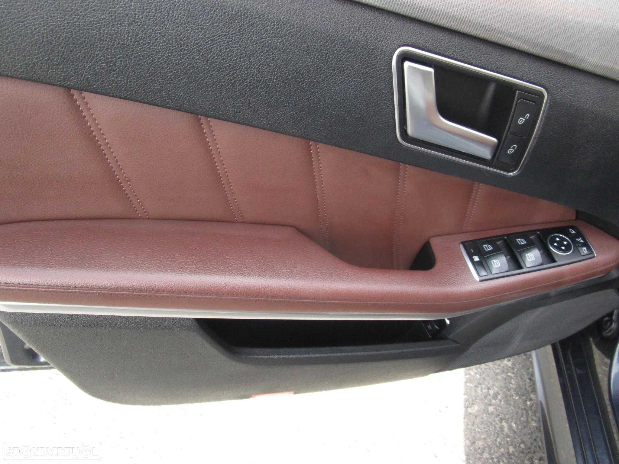 Mercedes-Benz E 300 Bluetec Hybrid Avantgarde - 12