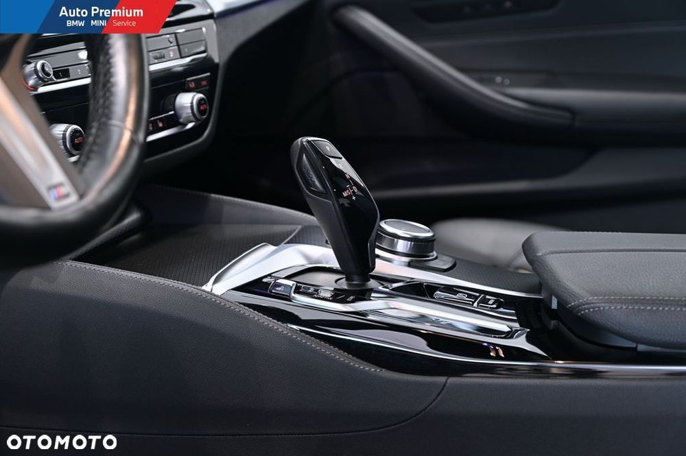 BMW Seria 5 540i xDrive mHEV - 9