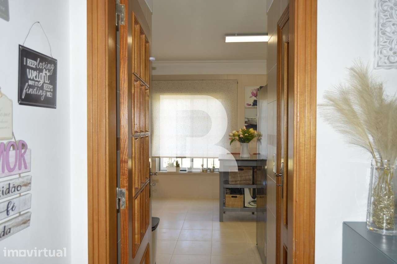 Apartamento T4 com parqueamento em Benavente - Grande imagem: 3/45