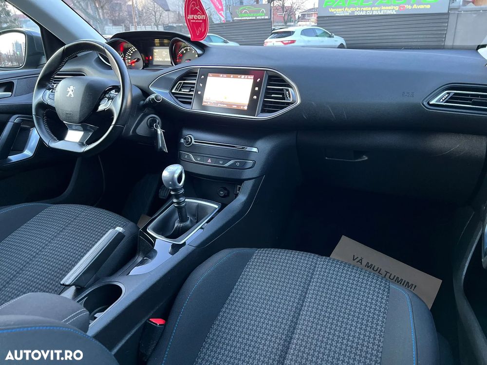 Peugeot 308 1.2 L PureTech Turbo S&S Allure - 20