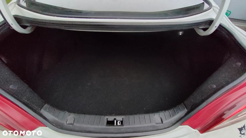 Hyundai Genesis - 35