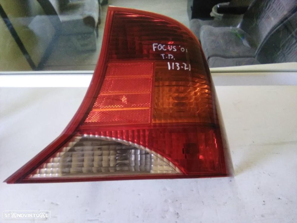 FAROLIM TRASEIRO DIREITO FORD FOCUS SEDAN 2000 -XS4X13404BE - 3