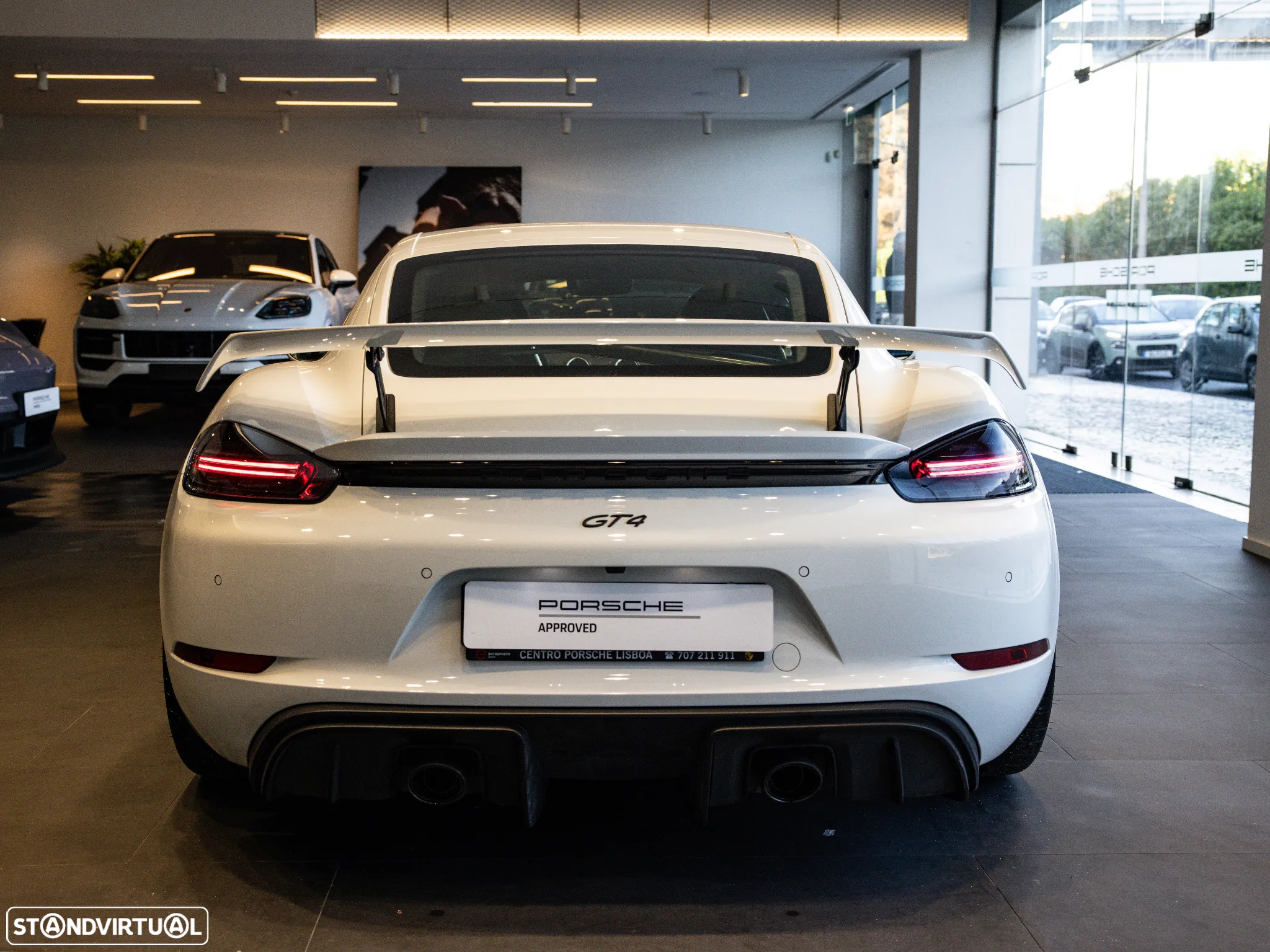 Porsche 718 Cayman GT4 - 4