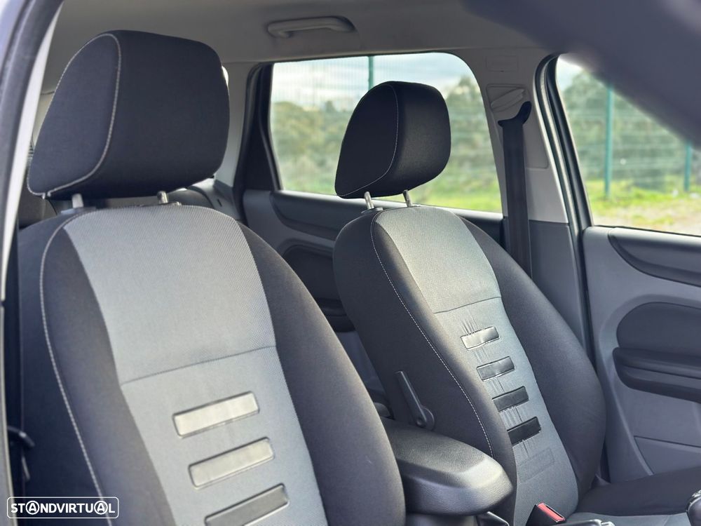 Ford Focus SW 1.6 TDCi Ambiente - 19