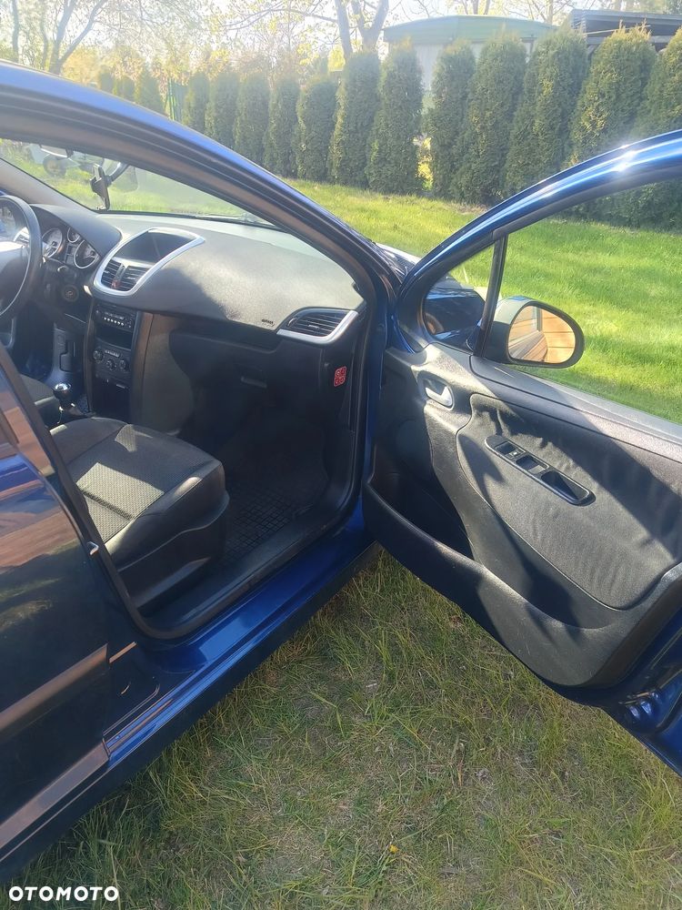 Peugeot 207 1.4 - 15