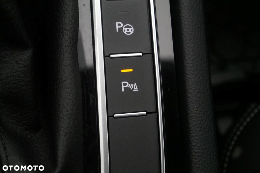 Volkswagen Passat 2.0 TSI Business DSG - 19