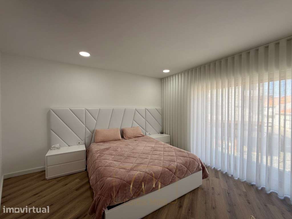 Andar Moradia T3+2 duplex, com terraço e a 350 metros da Praia - Grande imagem: 3/26