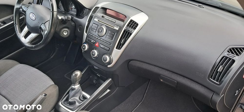 Kia Ceed 1.4 CVVT Attract - 11