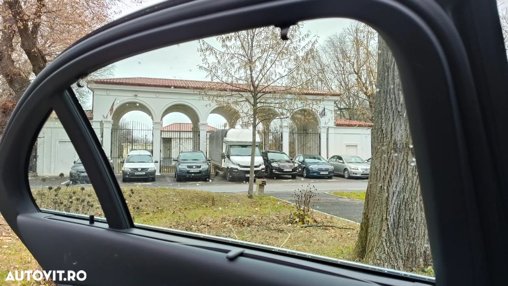 Mercedes-Benz E 220 d 4MATIC 9G-TRONIC Avantgarde - 6