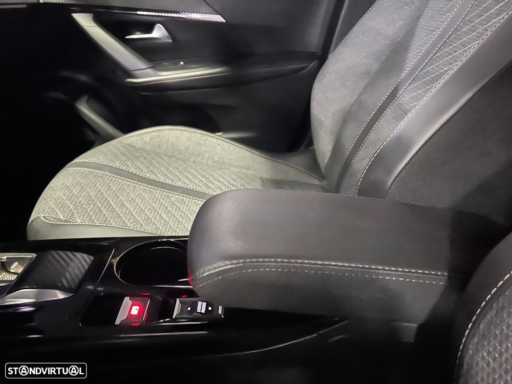 Peugeot 2008 1.2 Hybrid Allure e-DCS6 - 10