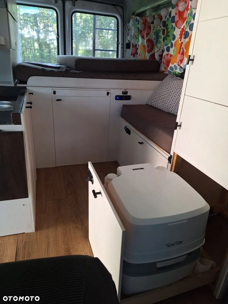 Mercedes-Benz Sprinter - 13