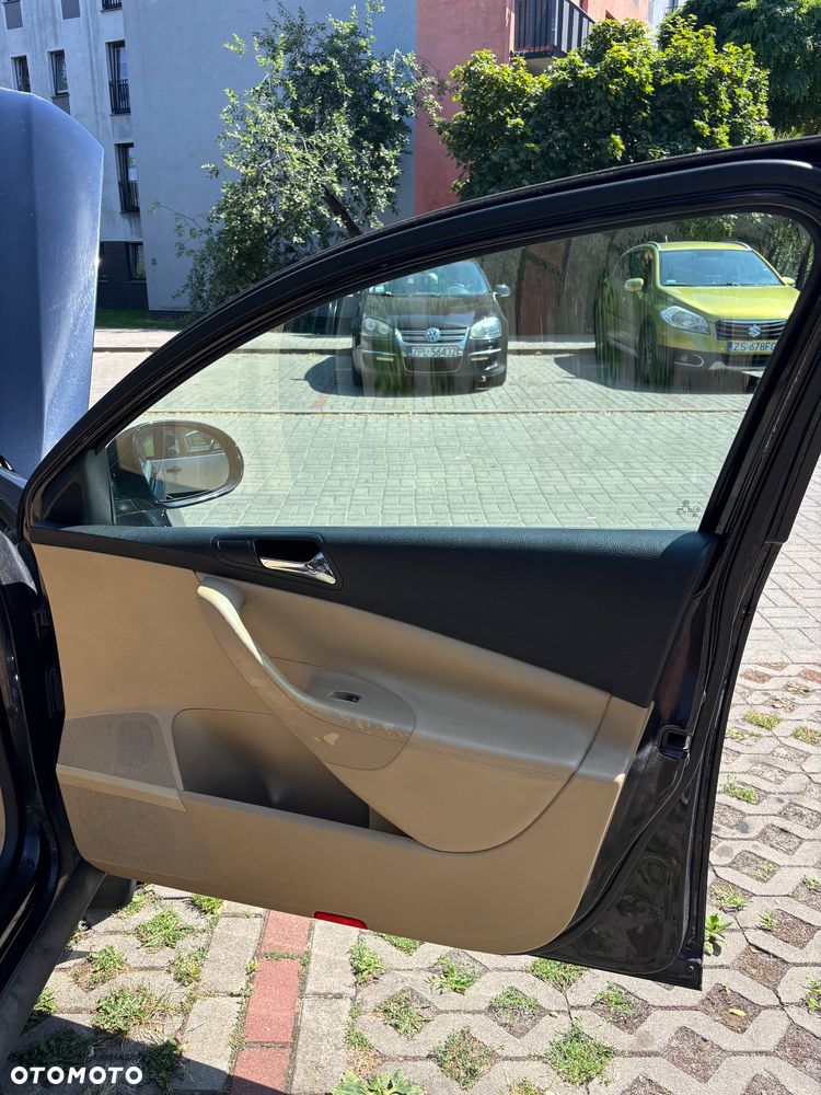 Volkswagen Passat 2.0 TDI Highline - 13