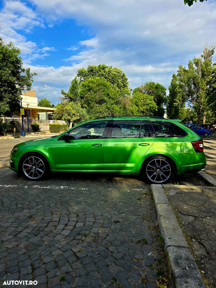Skoda Octavia Combi Diesel 2.0 TDI DSG RS - 2