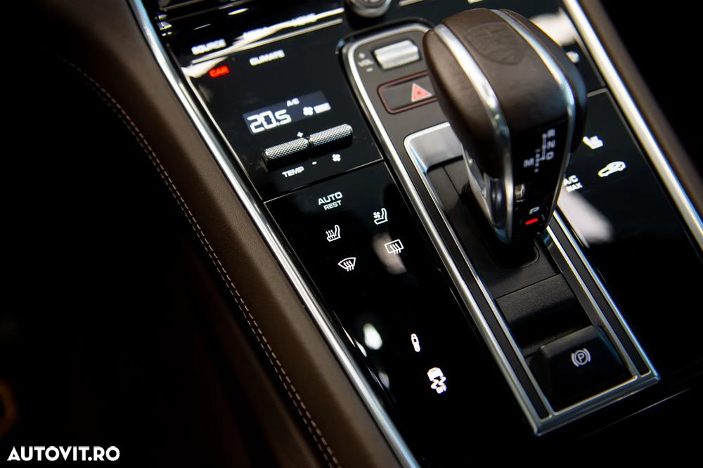 Porsche Panamera 4 E-Hybrid Executive - 29