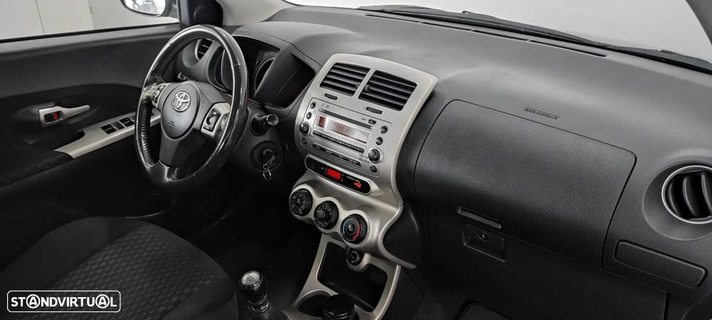 Toyota Urban Cruiser - 8