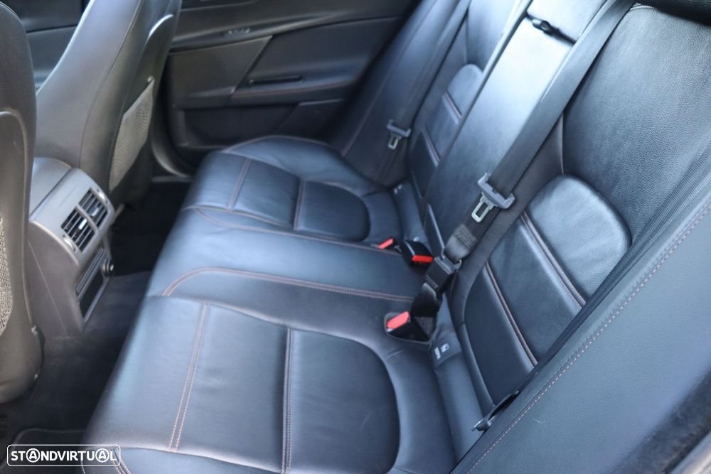 Jaguar XE 2.0 D Prestige Aut. - 22