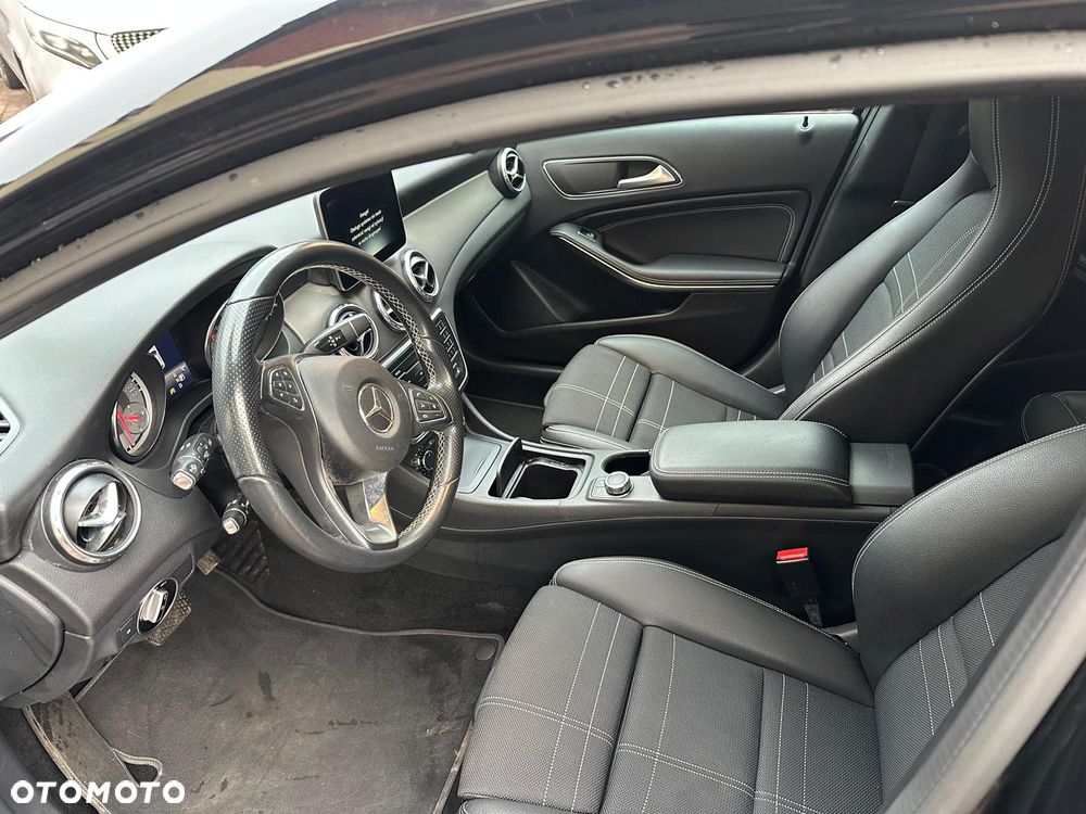 Mercedes-Benz GLA - 9