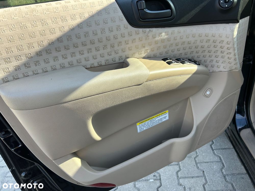 Kia Carnival - 21