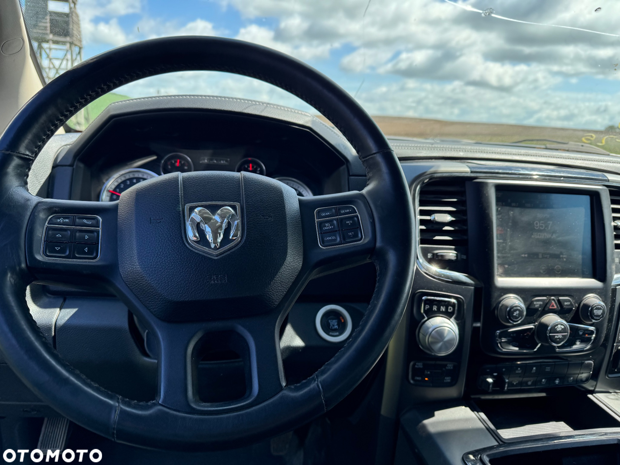 Dodge RAM 1500 5.7 4x4 - 16