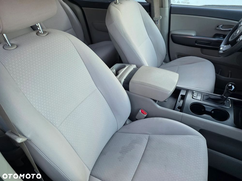 Kia Sedona - 10