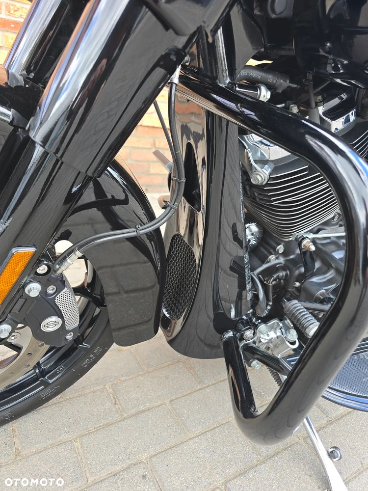 Harley-Davidson Touring Street Glide - 11