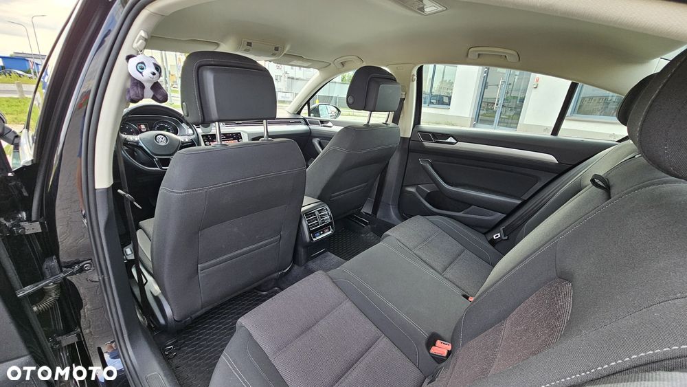 Volkswagen Passat - 8