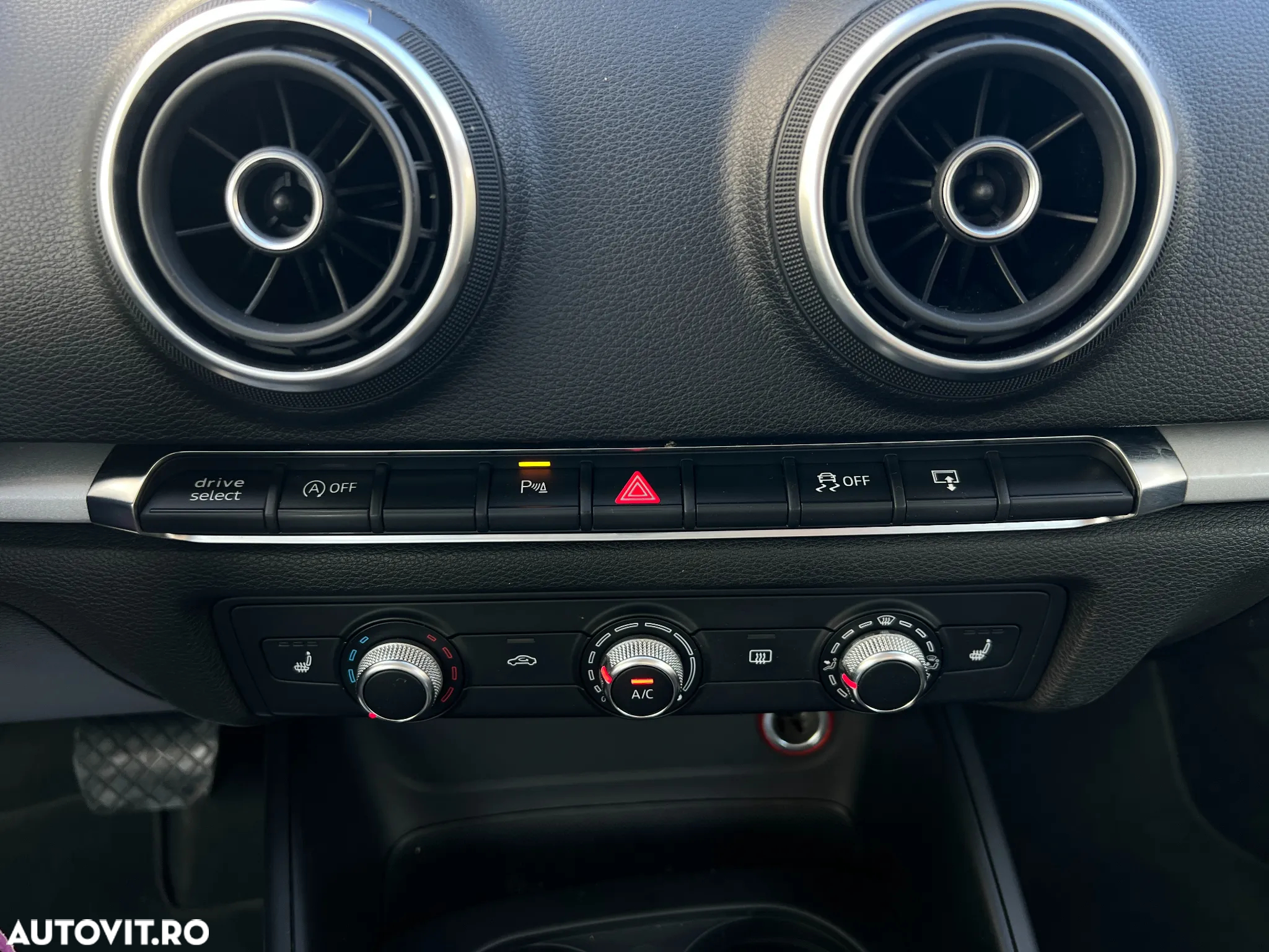 Audi A3 Sportback 1.6 TDI clean Stronic Ambiente - 14