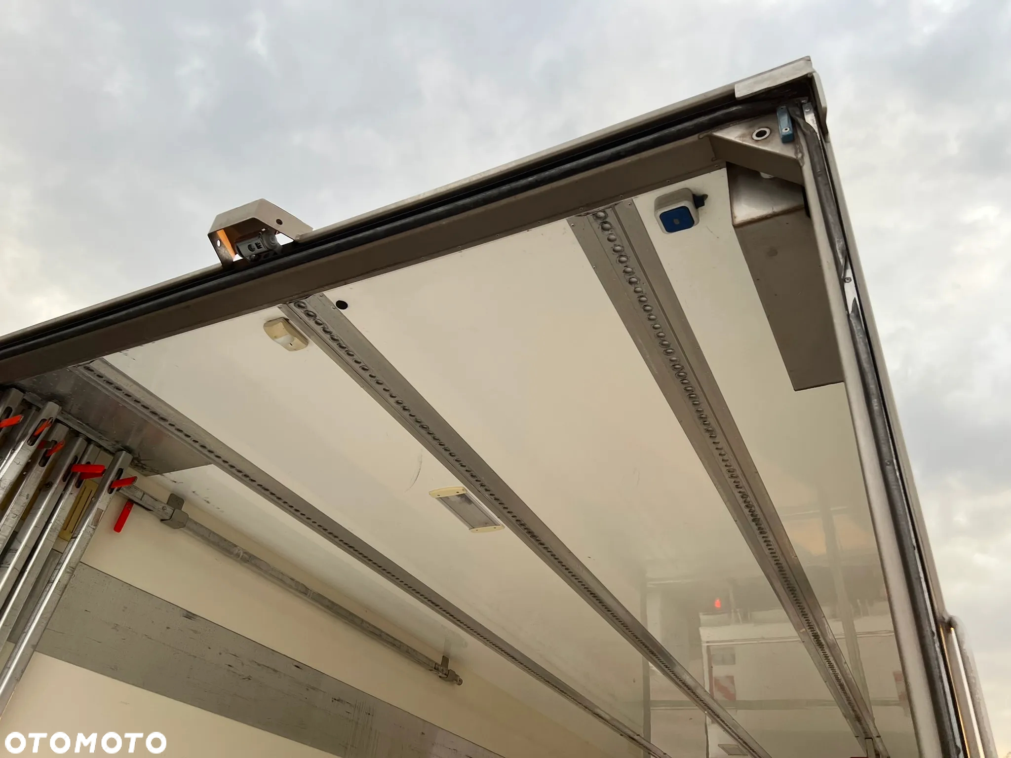 Schmitz Cargobull Kontener przejazdowy nowe opony winda Niemcy - 13