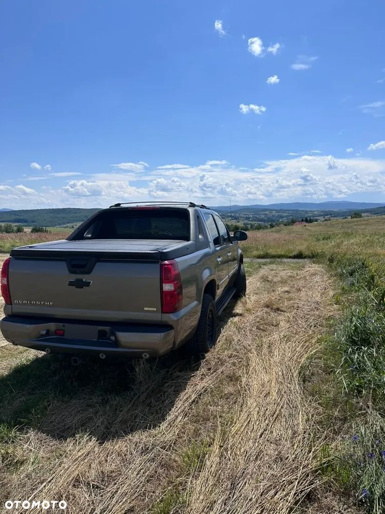 Chevrolet Avalanche - 4