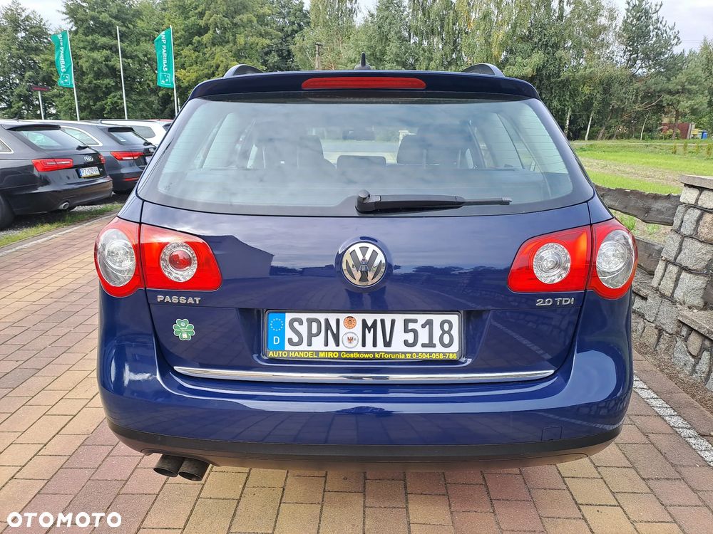 Volkswagen Passat 2.0 TDI DPF Highline - 12