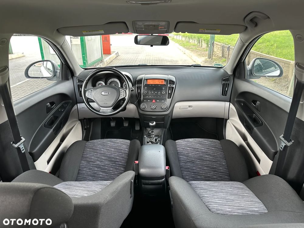 Kia Ceed - 24